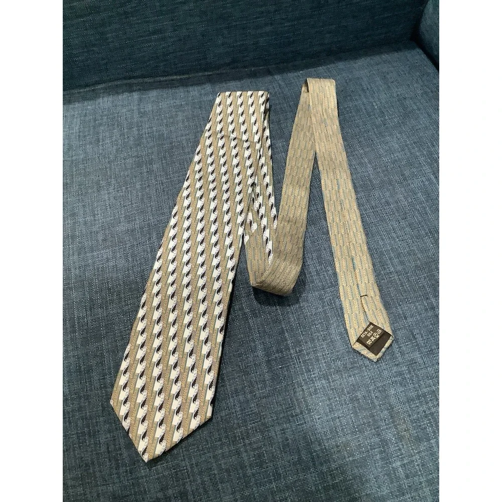 Men's tie by Gianni Versace. 100% Silk.